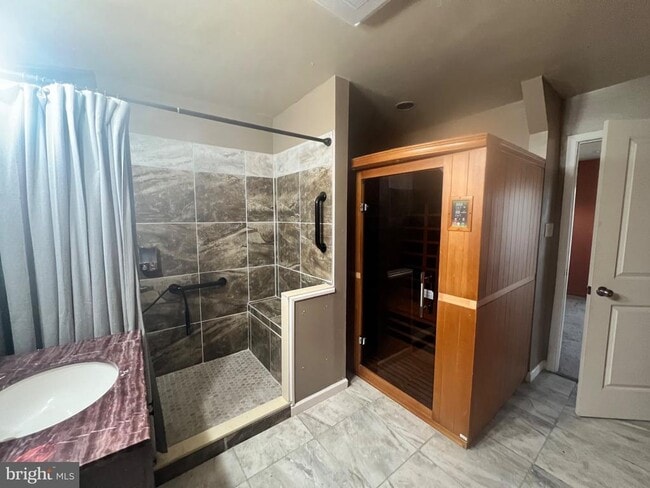 Photo - 502 3rd Ave SW