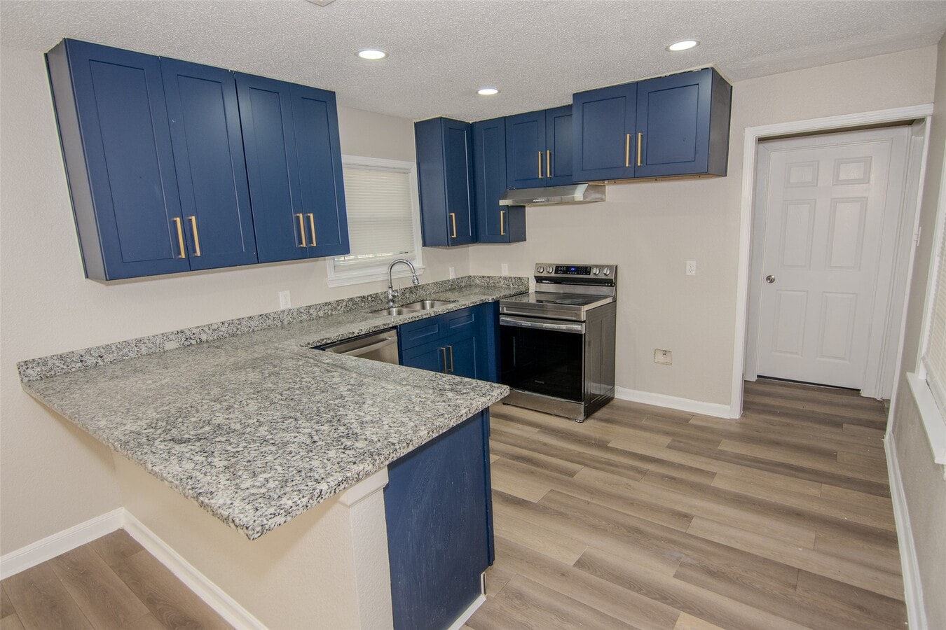 Photo - 5923 Bernice St