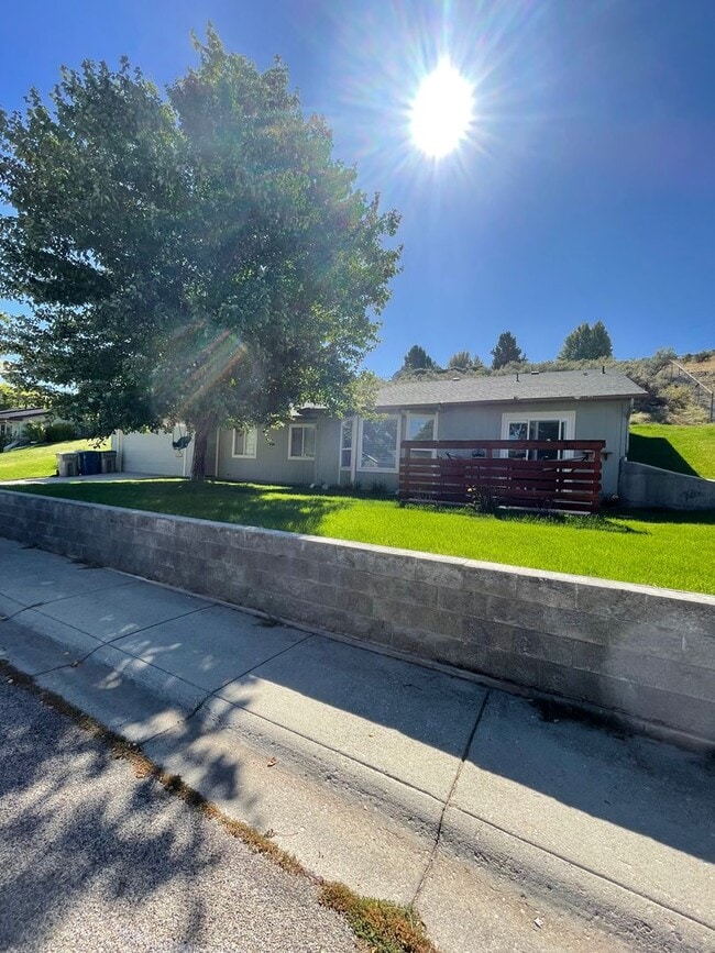 Southeast Boise Rental with Vaulted Ceilin... - Southeast Boise Rental with Vaulted Ceilin...