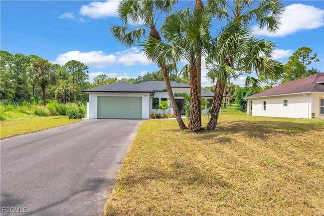 Building Photo - Stunning Home in Naples with Private Pool and Large Backyard! 3bed|3bath