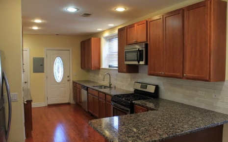 Photo - 6310 N Rockwell St Unit 2