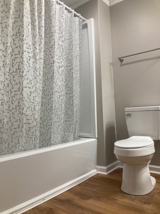 Building Photo - Super cute, newly renovated 3 bed, 1 bath ...