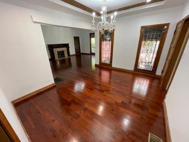 Building Photo - A lush tropical oasis in prime Westwood located near UCLA, Beverly Hills, and more