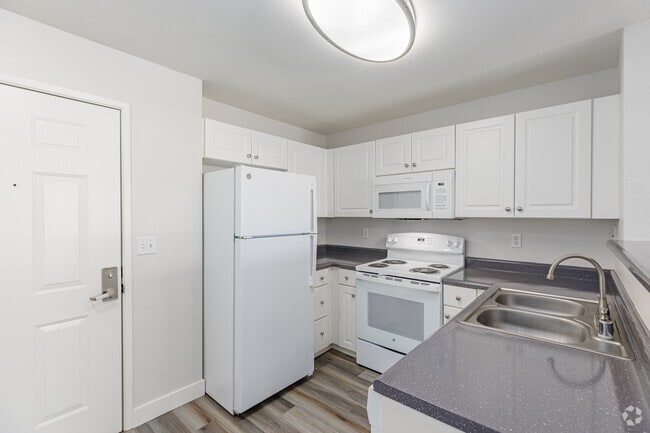1BR, 1BA - 600SF