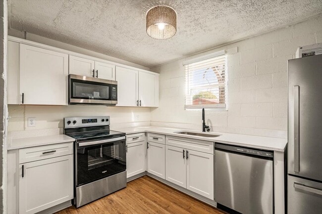 Photo - 450 W Franklin St