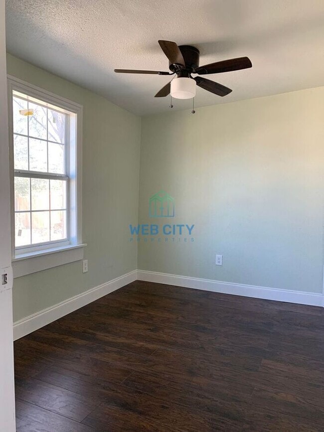 Photo - 4530 Corregidor St