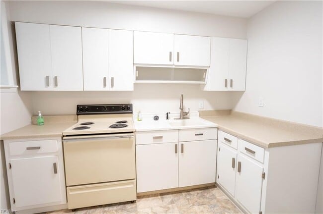 Photo - 504 Beacon Rd