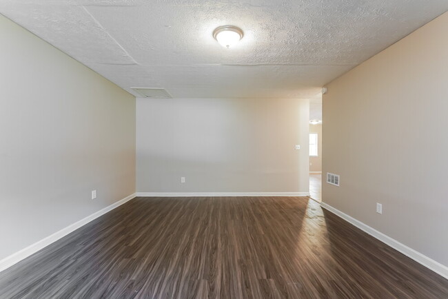 Photo - 8373 Warren Dr