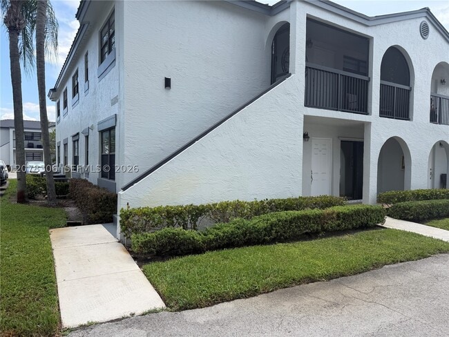 Building Photo - 18226 Mediterranean 3-16 Unit 3-16