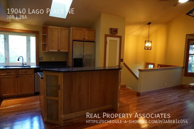 Photo - 19040 Lago Pl NE