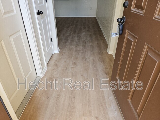 Photo - 215 Kaspar Way