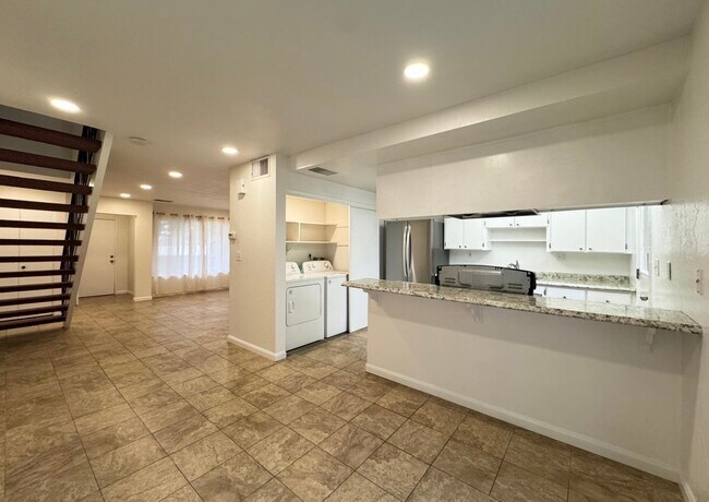 Photo - 1975 Olmo Way