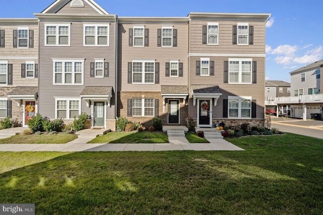 Photo - 1822 Sag Harbor Ln Townhome