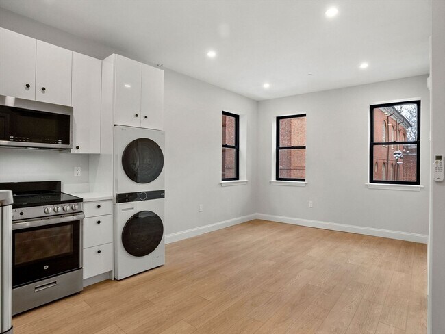 Photo - 176 Salem St Unidad 2