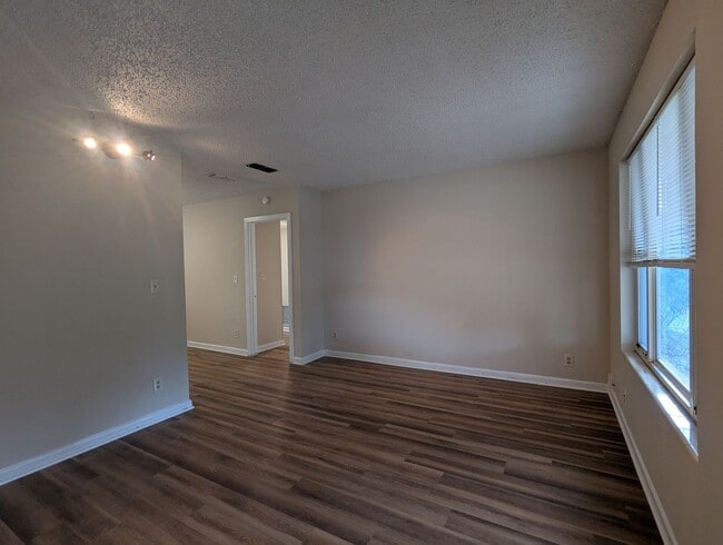 Photo - 3/2 NOW AVAILABLE on the Westside. Close t...
