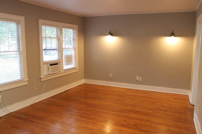 Photo - 927 S Flood Ave