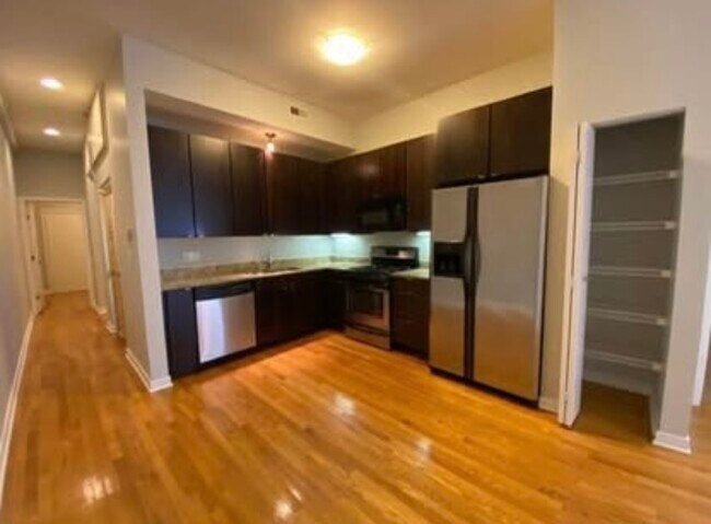 Photo - 44 N Paulina St Unidad C3