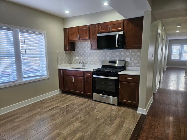 Photo - 3040 N Cicero Ave