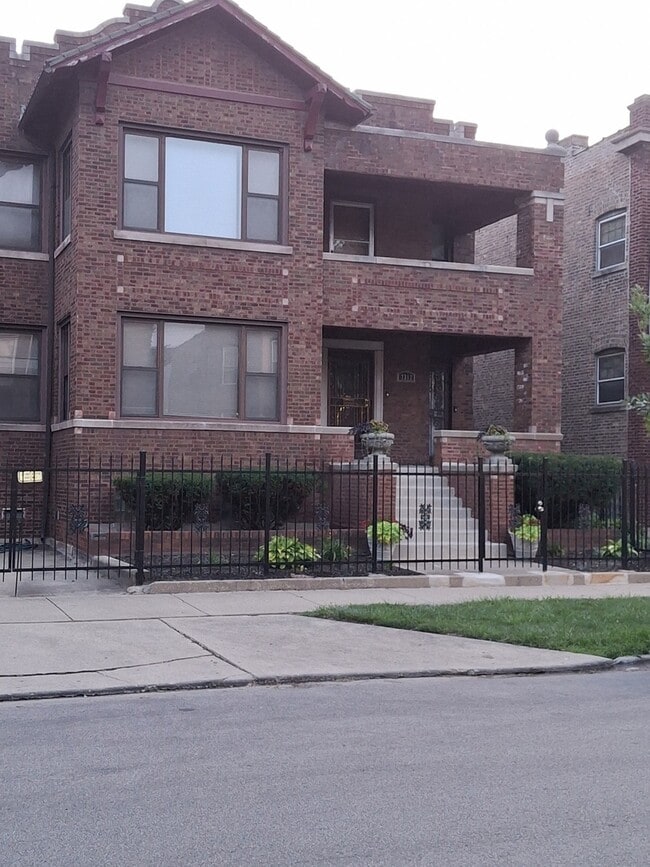 Building Photo - 7312 S Emerald Ave Rental