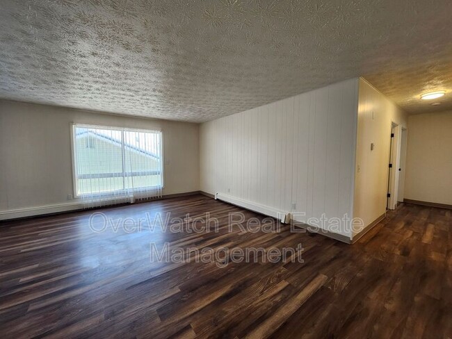 Photo - 3925 E 9th Ave Unit 4