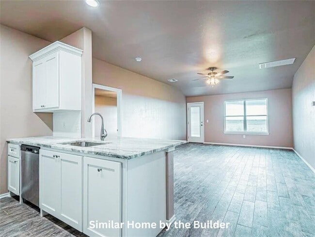 Photo - 1702 Highland Loop