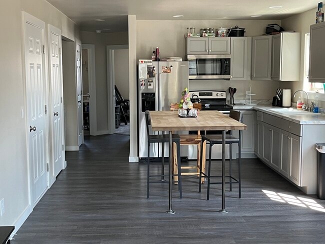 Building Photo - 434 S Jackson St Unit 434 s Jackson