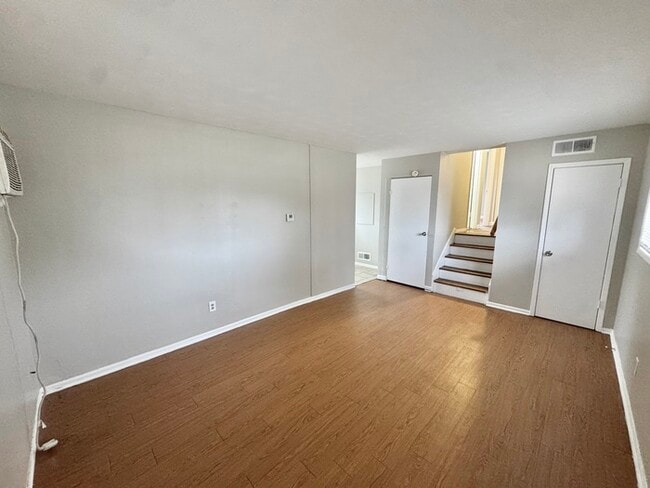 Photo - 735 Ledbetter Ave