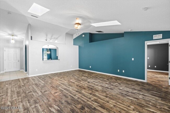 Photo - 39 Whitcock Ln