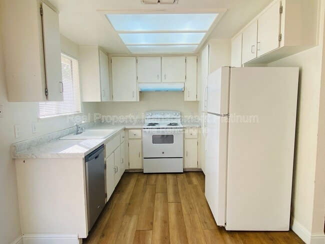 Photo - 2967 Terry Ave