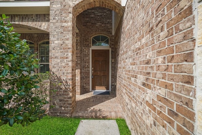 Photo - 174 Black Swan Pl