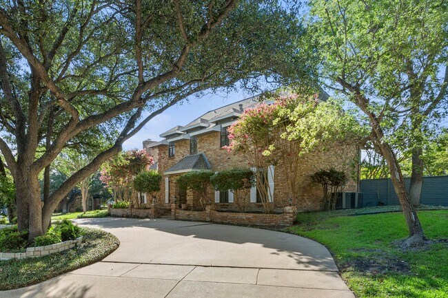 Building Photo - Elegant TCU-Area