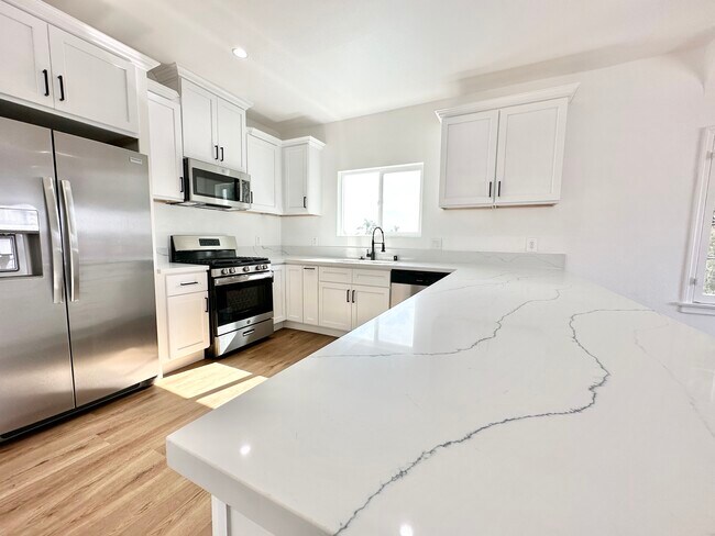 Photo - 2837 Bronson Ave Unidad 8A