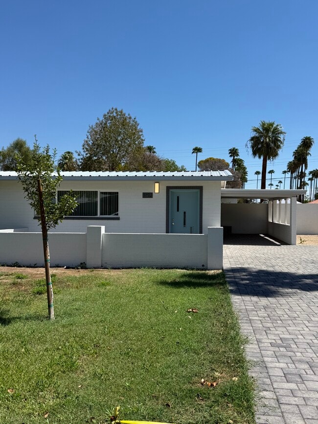 Building Photo - 192 E Vista del Cerro Dr Rental