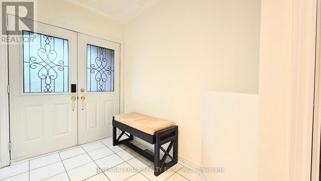 Photo - 195 Warwick Crescent