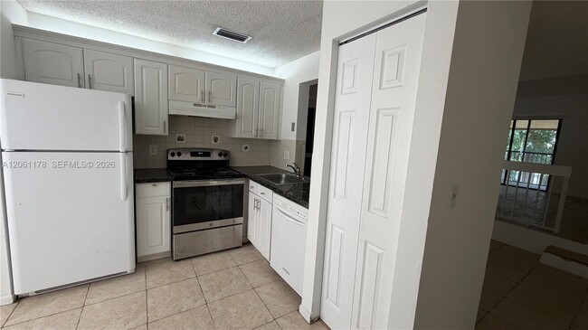 Photo - 2550 Riverside Dr Unit 223