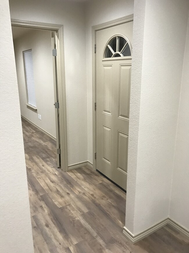 Photo - 412 N Brazos St