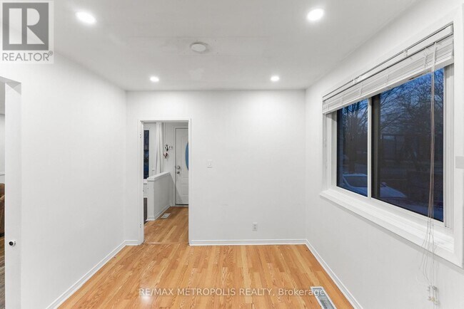 Photo - 312 Palmerston Ave