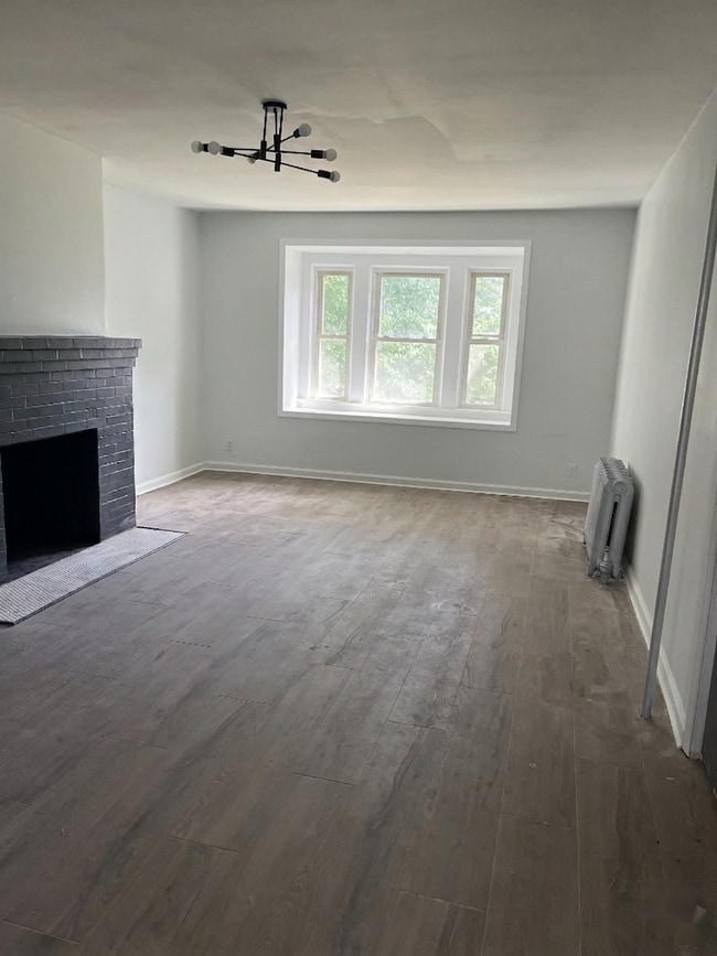 Building Photo - 251 Maple Ave Unit 251 Maple Ave Apartment A