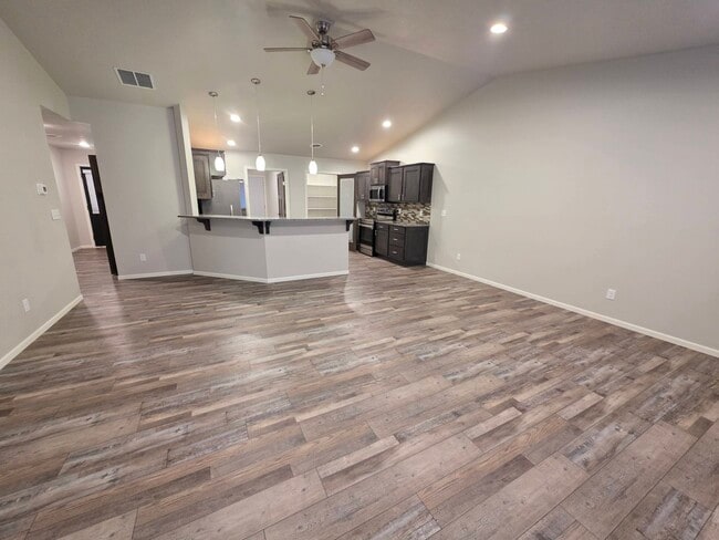 Photo - 2050 Quail St