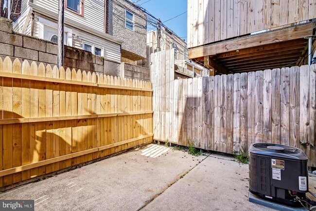 Photo - 2420 S Lee St