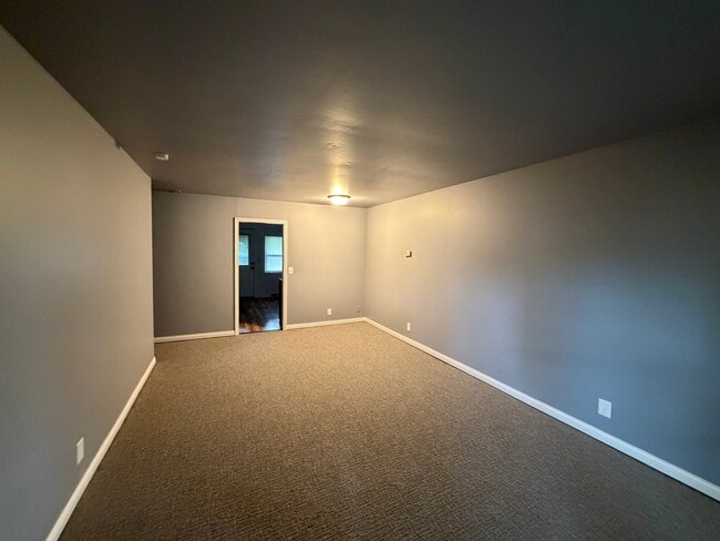 Photo - 505 N Ludlow Rd