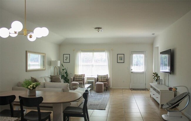 Photo - 2209 Bettylou Ln