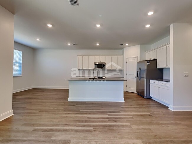 Photo - 563 Plumeria Ln