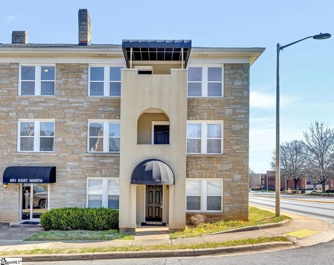 Building Photo - 801 E North St Rental