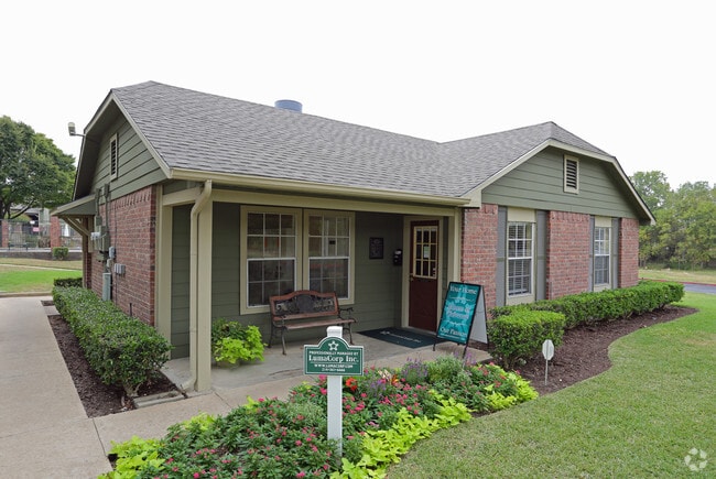 Building Photo - Arbors Of Cleburne Rental