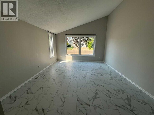 Photo - 2725-257B 57b Ave