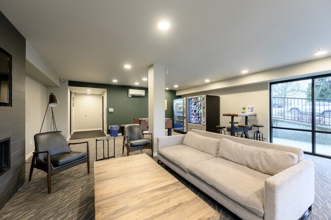 Community Room - Harvard Suites