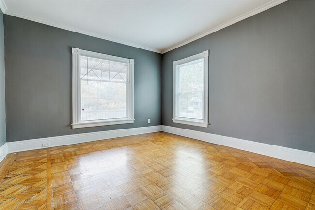 Photo - 745 University Ave