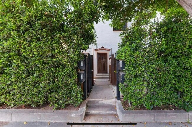 Photo - 934 N Ogden Dr