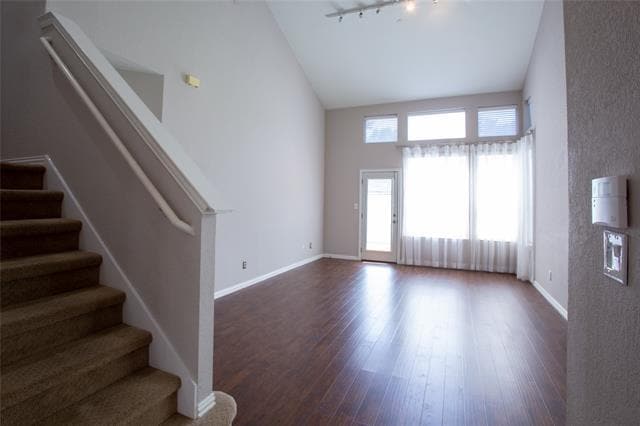 Photo - 956 Avondale Ln